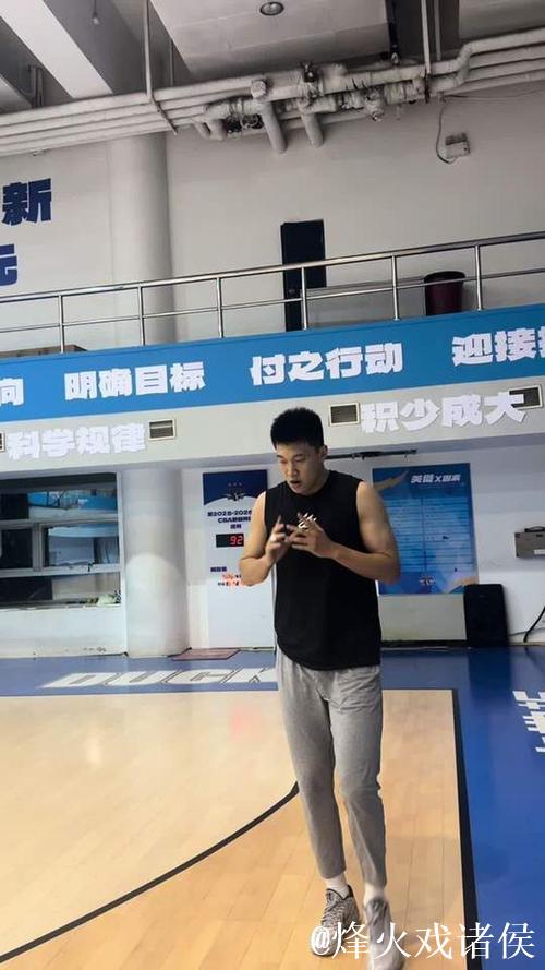 雷蒙全场出战21分钟，投篮5中4得到9分3篮板1助攻1盖帽