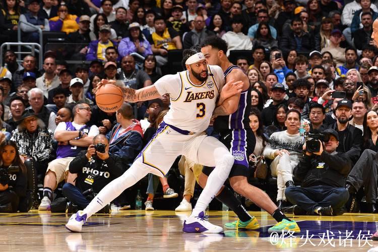 浓眉36+15+8里夫斯26+16 湖人横扫国王致其6连败 浓眉36+15+8里夫斯26+16 湖人横扫国王致其6连败