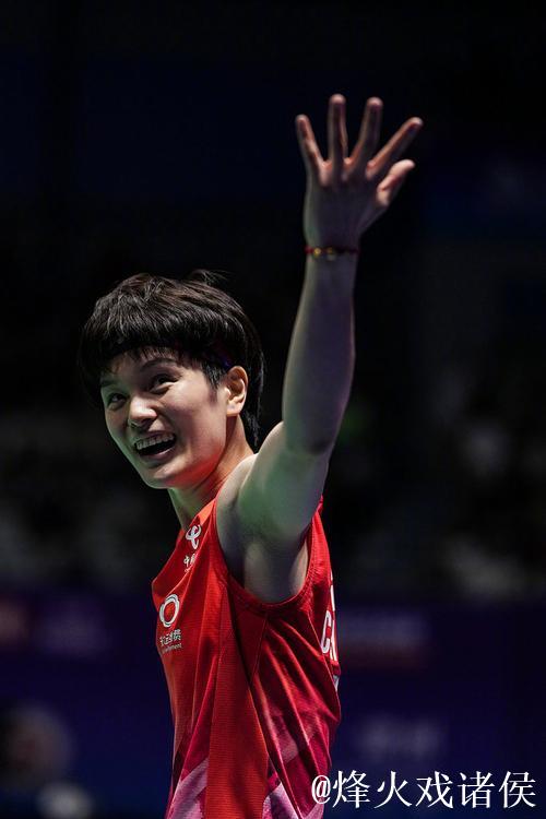 王祉怡2-1击败陈雨菲 首次夺得全运会羽毛球女单金牌