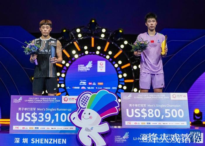 翁泓阳两局完胜朱轩辰 摘得全运会羽毛球男单金牌 翁泓阳两局完胜朱轩辰 摘得全运会羽毛球男单金牌